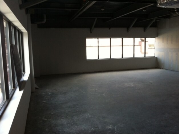 More Photos Of 20 Forest Ave, Glen Cove Freestanding For Lease