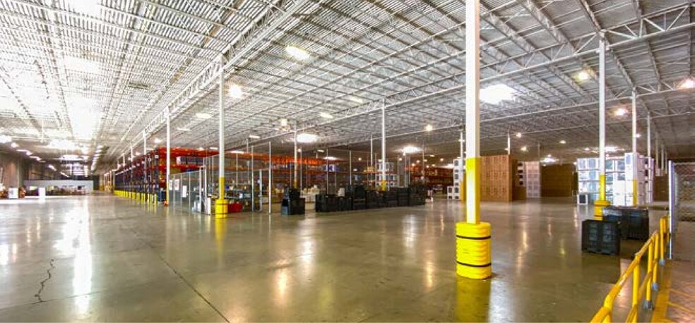 More Photos Of 6900 S International Pky, McAllen Warehouse For Lease