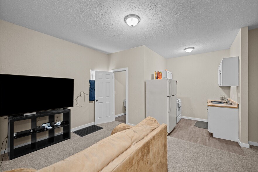 More Photos Of 2734 Bridge Ave, Davenport Multifamily For Sale