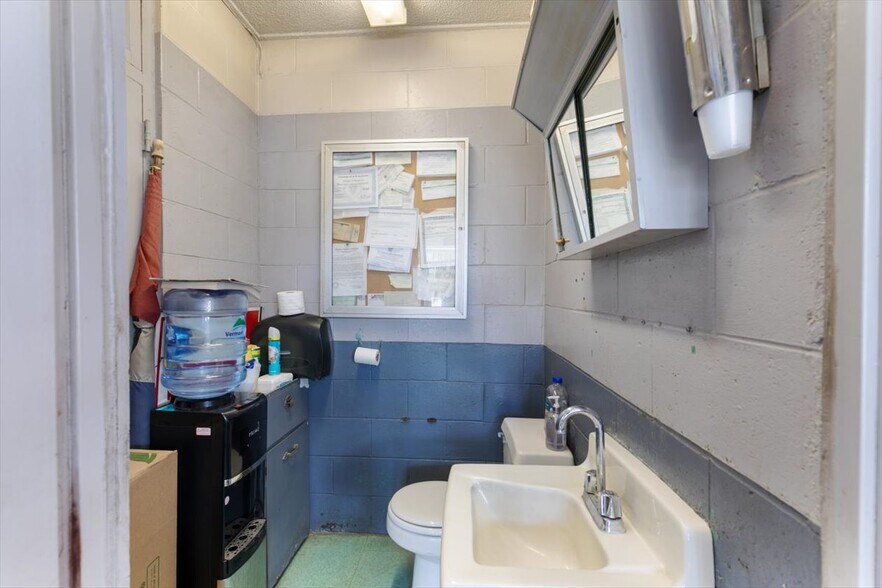 More Photos Of 1015 Lakeview Ave, Dracut General Retail For Sale