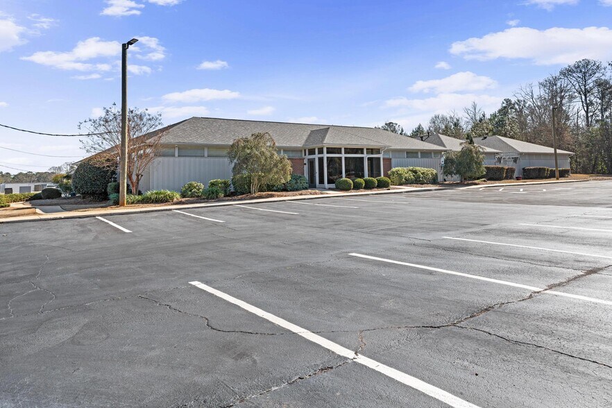 More Photos Of 1016 Everee Inn Rd, Griffin Business Park For Sale