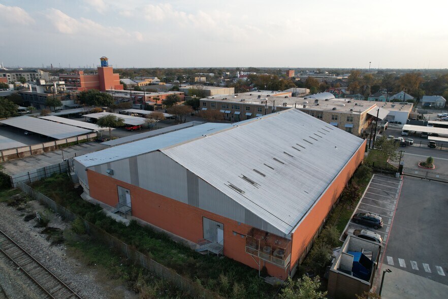 More Photos Of 319 W Peden, San Antonio Distribution For Sale