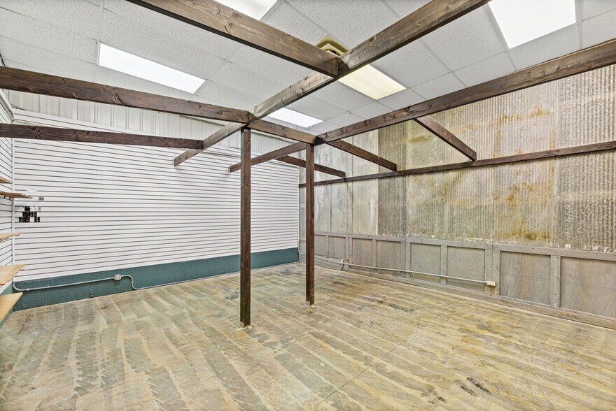 More Photos Of 600 N Maple St, Garnett General Retail For Sale