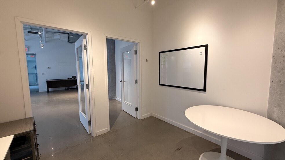 More Photos Of 373-375 King St W, Toronto Apartments For Lease