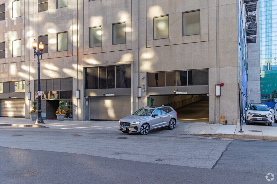 More Photos Of 900-910 S Michigan Ave, Chicago Apartments For Lease