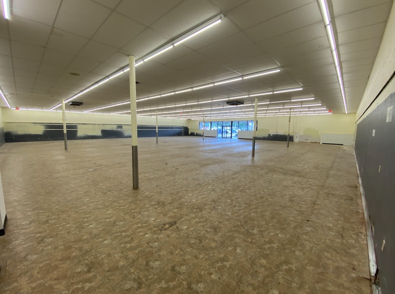 More Photos Of 1200 Deltona Blvd, Deltona General Retail For Lease