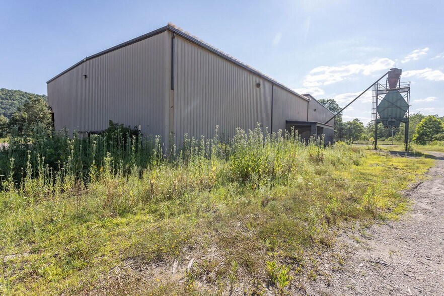 More Photos Of 398 Main St, Roulette Warehouse For Sale