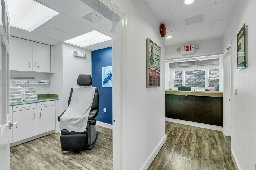 More Photos Of 139 Plandome Rd, Manhasset Medical For Sale