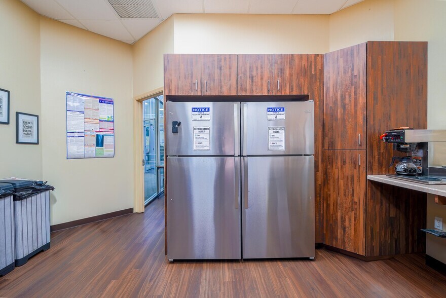 More Photos Of 1033 Dr Martin Luther King Jr St N, Saint Petersburg Medical For Sale