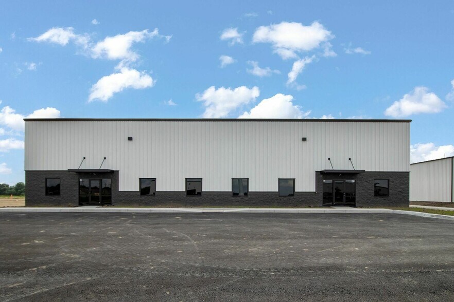 More Photos Of 830 Wesco Pky, Sheridan Warehouse For Lease