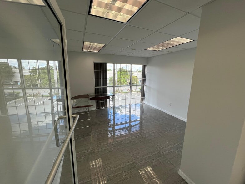 More Photos Of 8200-8358 NW 30th Ter, Doral Warehouse For Lease