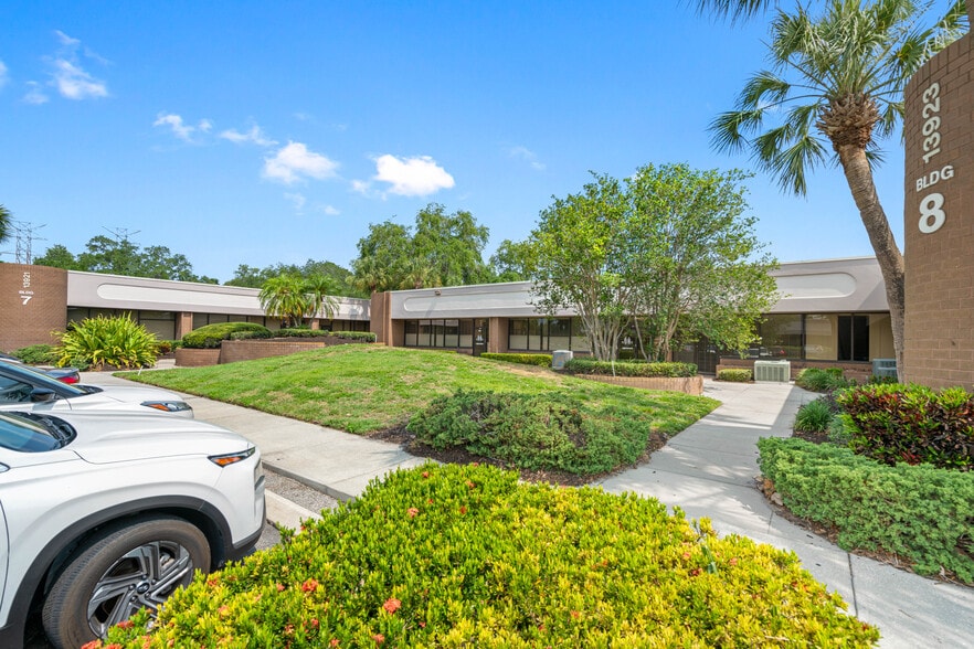 More Photos Of 13830 N 58th St, Clearwater Unknown For Lease