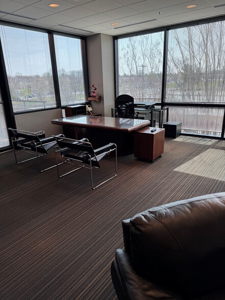 More Photos Of 7226 Lee Deforest Dr, Columbia Medical For Sale