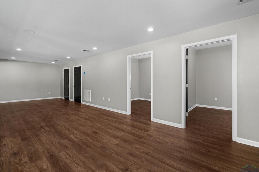 More Photos Of 1709 Bomar St, Marshall Office For Sale