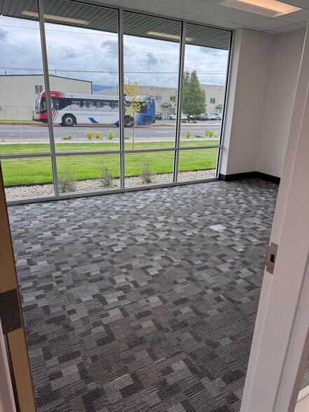 More Photos Of 235 Sugar St, Layton Industrial For Lease