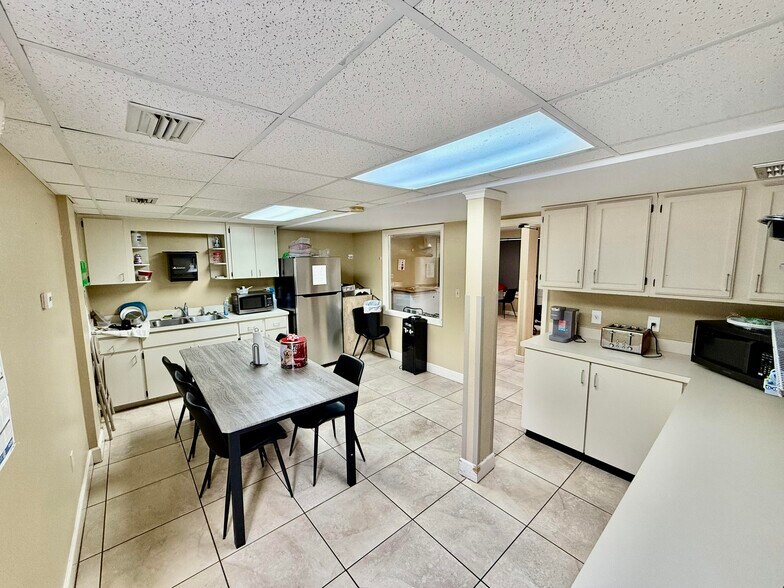 More Photos Of 1701 E Gary Rd, Lakeland Unknown For Lease