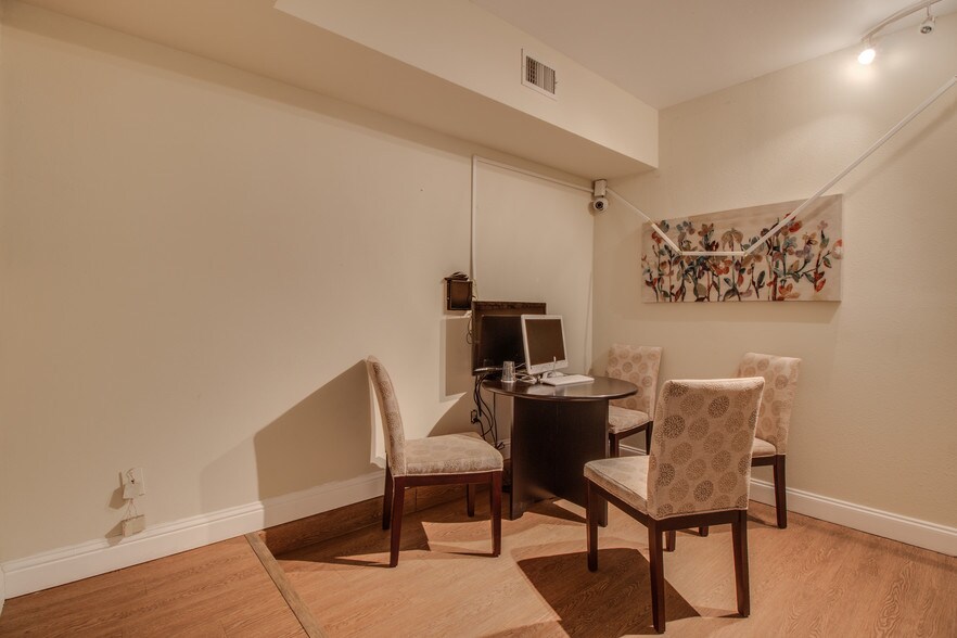 More Photos Of 4235 Cedar Springs Rd, Dallas Office For Sale