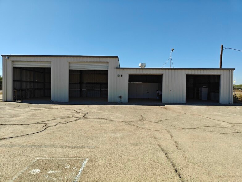 More Photos Of 10600 E Mountain View Ave, Selma Warehouse For Lease