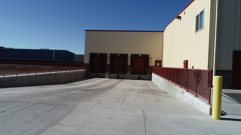 More Photos Of 506-530 El Roya Ave, Modesto Warehouse For Lease