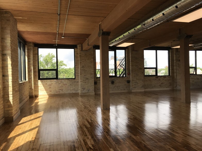 More Photos Of 310 Spadina Ave, Toronto Office For Lease