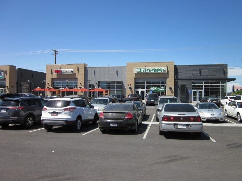 More Photos Of 819 W Riverdale Rd, Riverdale General Retail For Lease