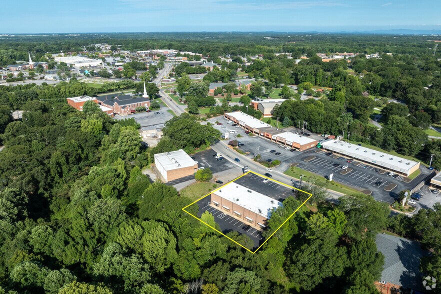 More Photos Of 110 E Butler Rd, Mauldin Unknown For Lease