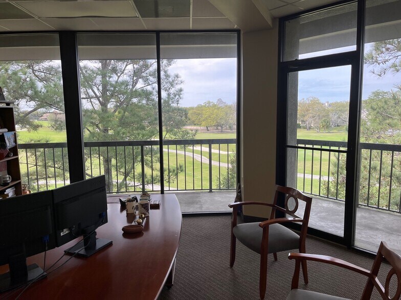 More Photos Of 131 Airline Dr, Metairie Office For Lease