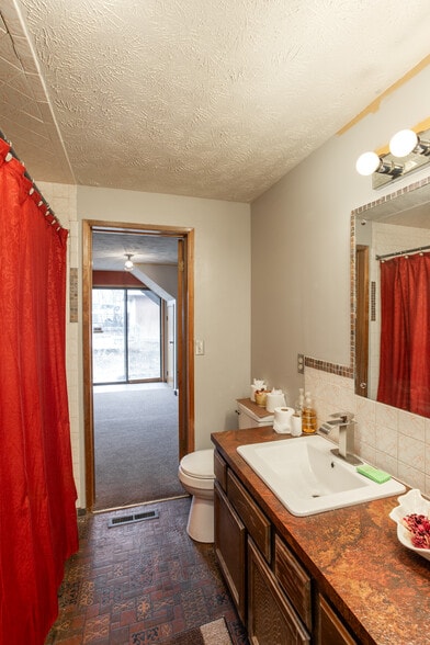 More Photos Of 10623 E Montgomery Dr, Spokane Valley Office Residential For Sale