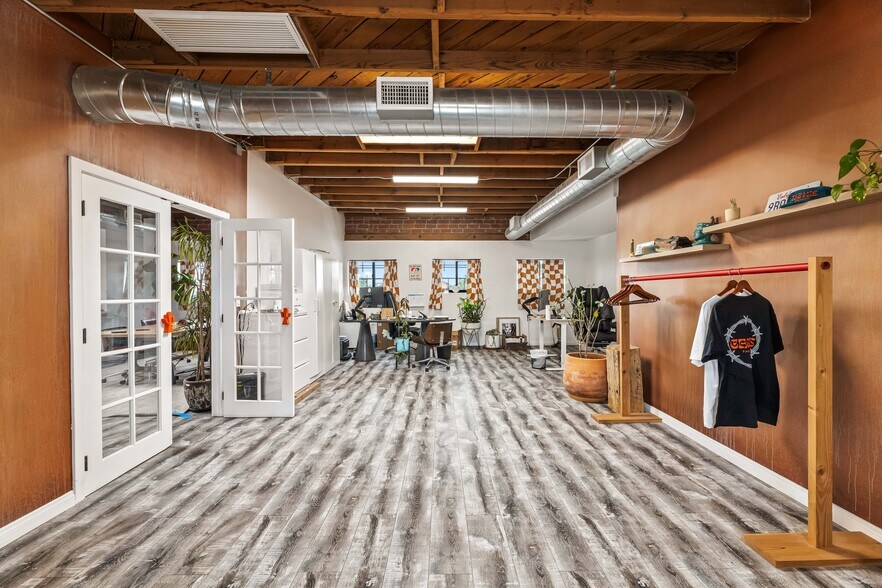 More Photos Of 1458 E 58th Pl, Los Angeles Showroom For Lease