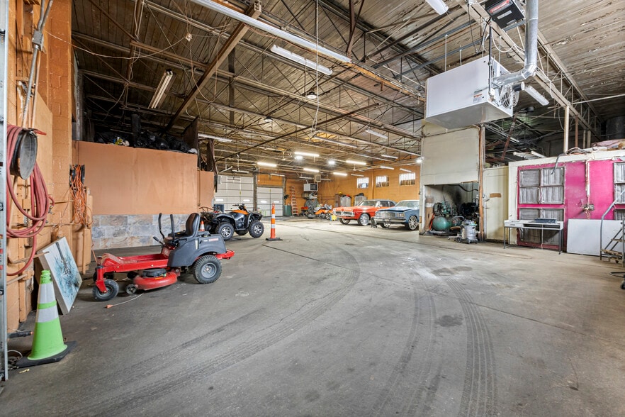 More Photos Of 8301 W Chicago, Detroit Flex For Sale