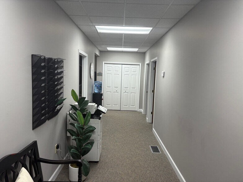 More Photos Of 1616 Roanoke Rd, Daleville Office For Lease