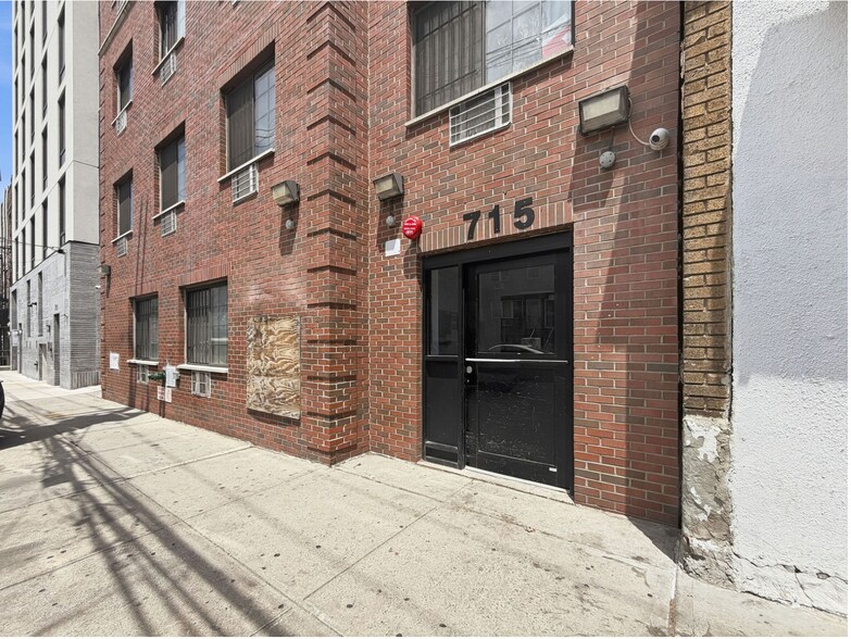 More Photos Of 715 E 214th St, Bronx Apartments For Sale