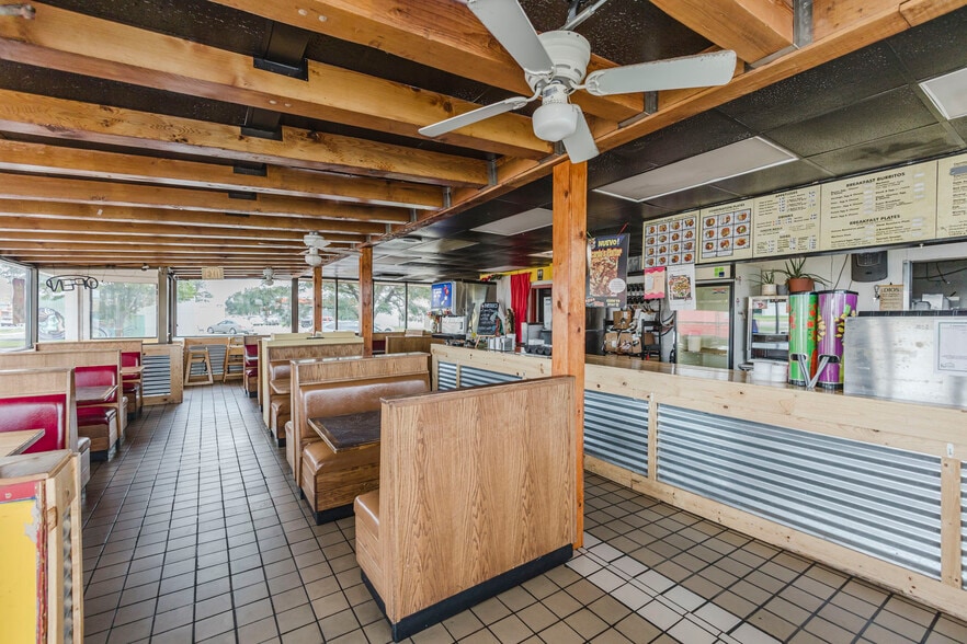 More Photos Of 503 N West St, Wichita Fast Food For Sale