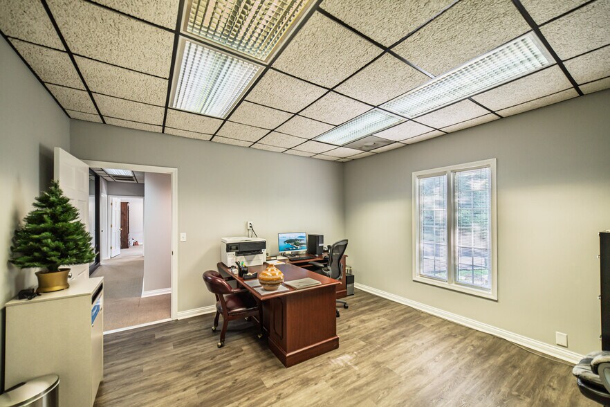 More Photos Of 3140 Parisa Dr, Paducah Office For Sale
