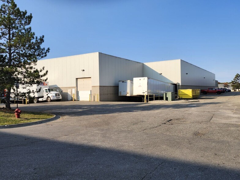 More Photos Of 45 Northpointe Dr, Lake Orion Manufacturing For Lease