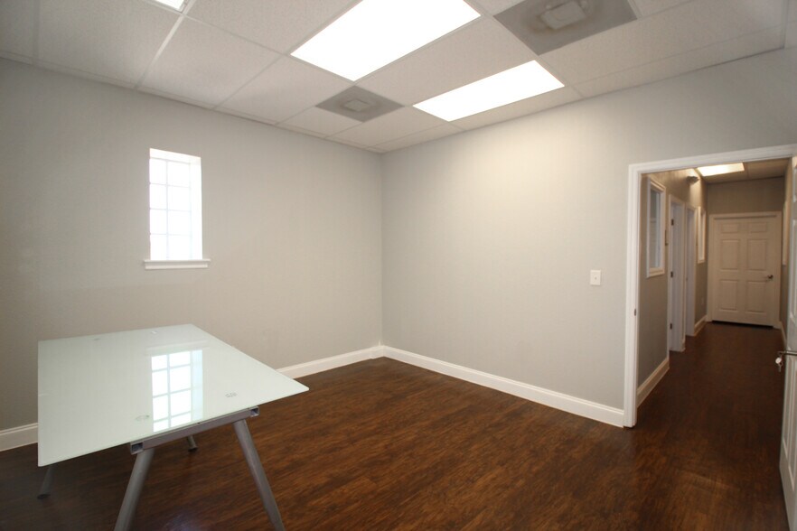 More Photos Of 1902 W Main St, Tampa Office For Lease