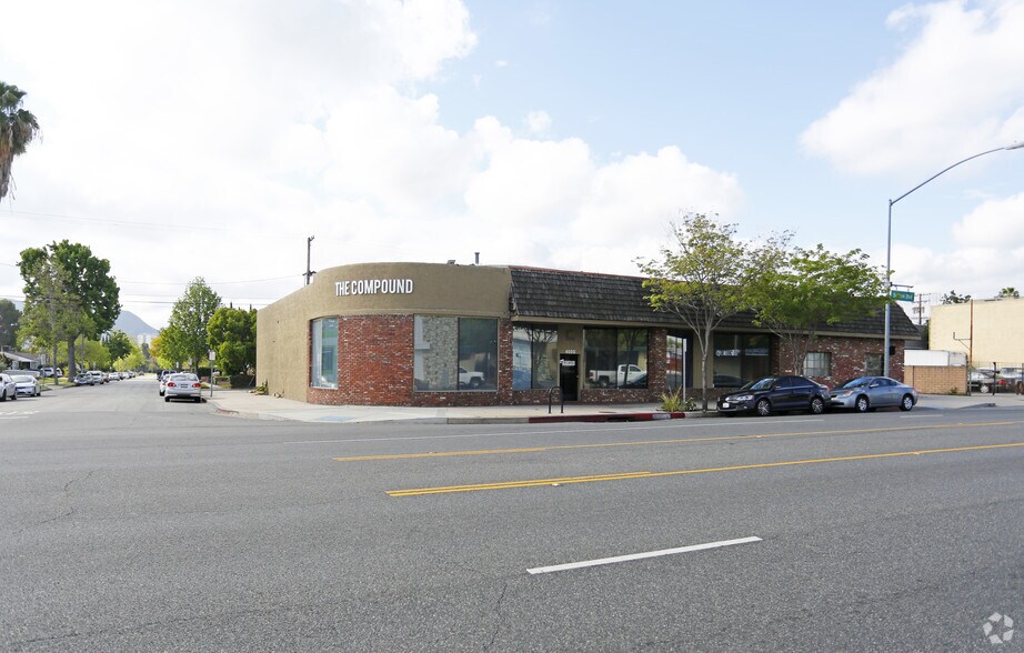 More Photos Of 4000-4004 W Burbank Blvd, Burbank Freestanding For Lease