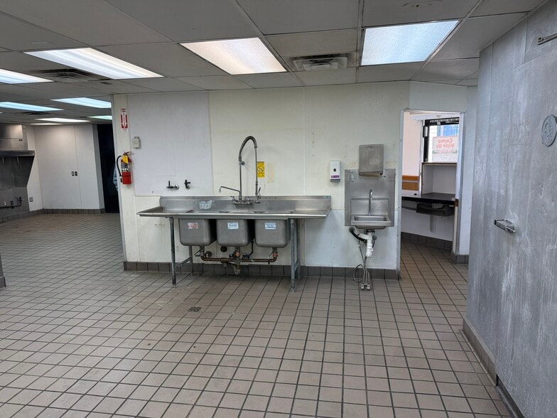 More Photos Of 8325-8349 Foothill Blvd, Sunland Unknown For Lease