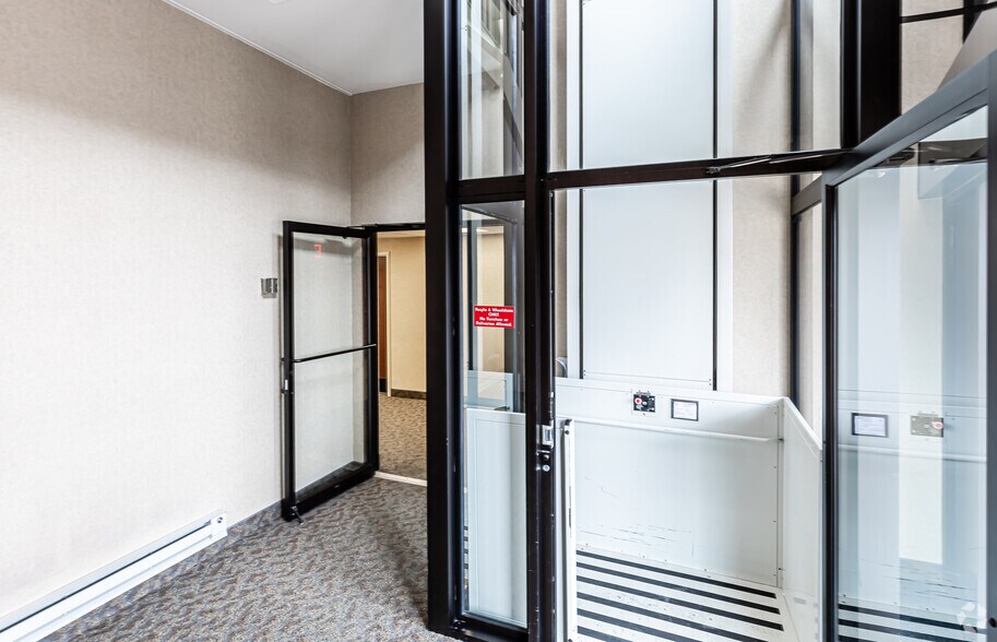 More Photos Of 181 Park Ave, West Springfield Unknown For Lease