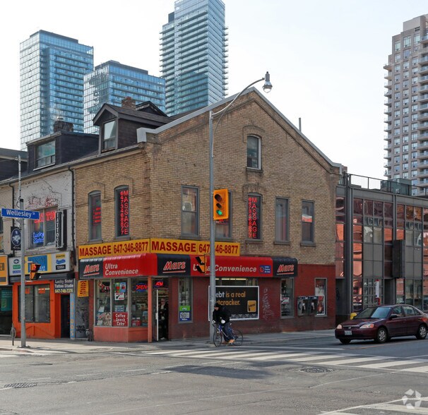 More Photos Of 568 Yonge St, Toronto Freestanding For Lease