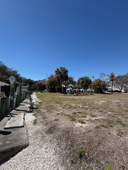 More Photos Of 4575 SE Dixie Hwy, Stuart Office For Sale