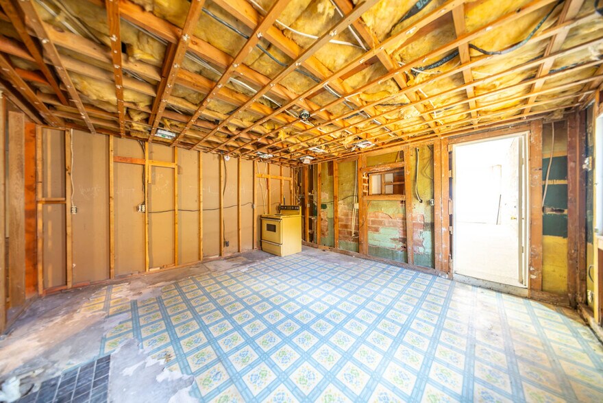 More Photos Of 113 E Main St, Willow Springs Storefront For Sale
