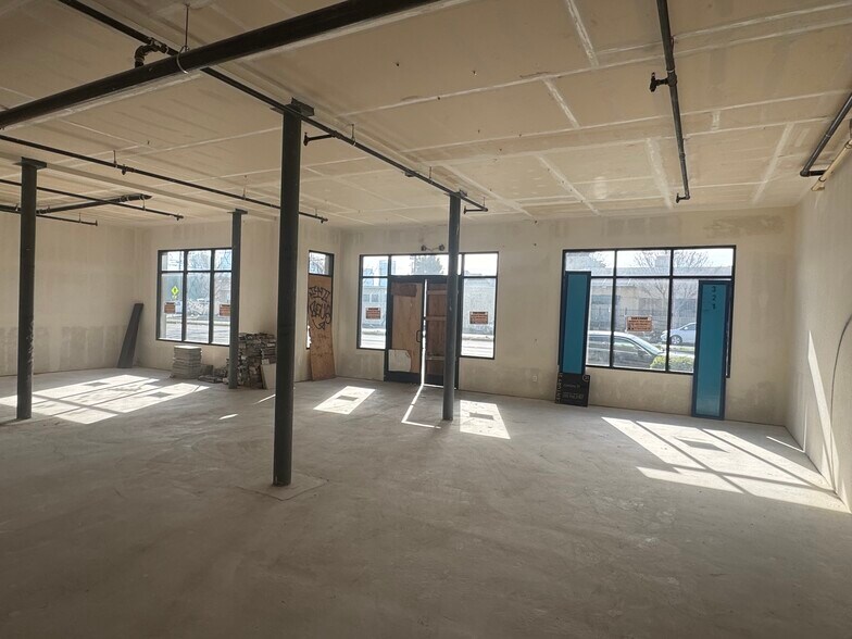More Photos Of 980 W Grand Ave, Oakland Storefront For Sale