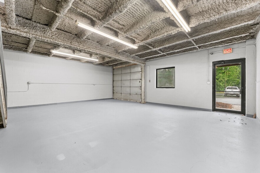 More Photos Of 34 Sullivan Rd, North Billerica Warehouse For Lease