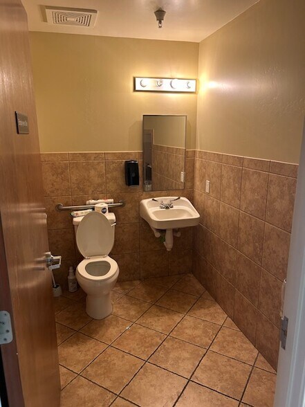 More Photos Of 2851 S Avenue B, Yuma Medical For Lease