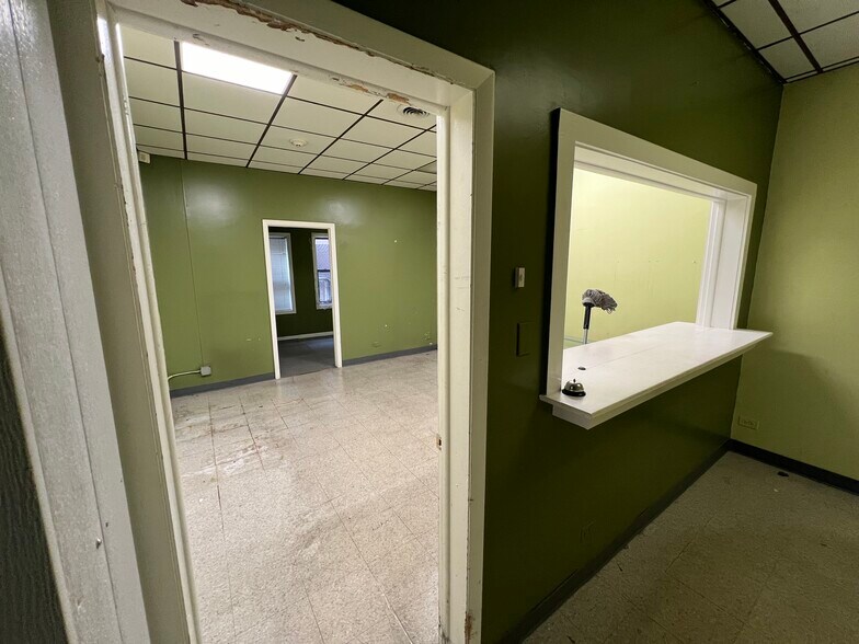 More Photos Of 116-118 S York St, Elmhurst Office For Lease