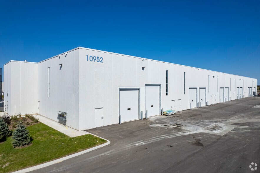 More Photos Of 10950-10952 Woodbine Av, Markham Showroom For Sale