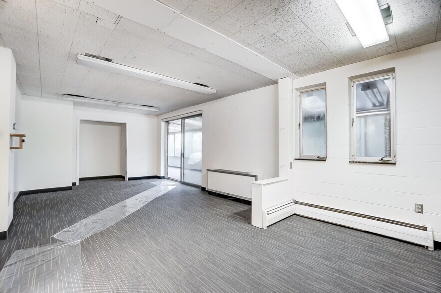 More Photos Of 1106 E High St, Springfield Schools For Sale