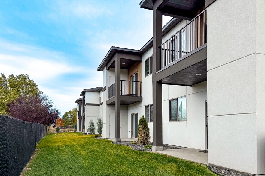 More Photos Of 1007 Grandridge Road, Grandview Apartments For Sale