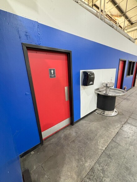 More Photos Of 104 Southeast Pky, Franklin Warehouse For Lease